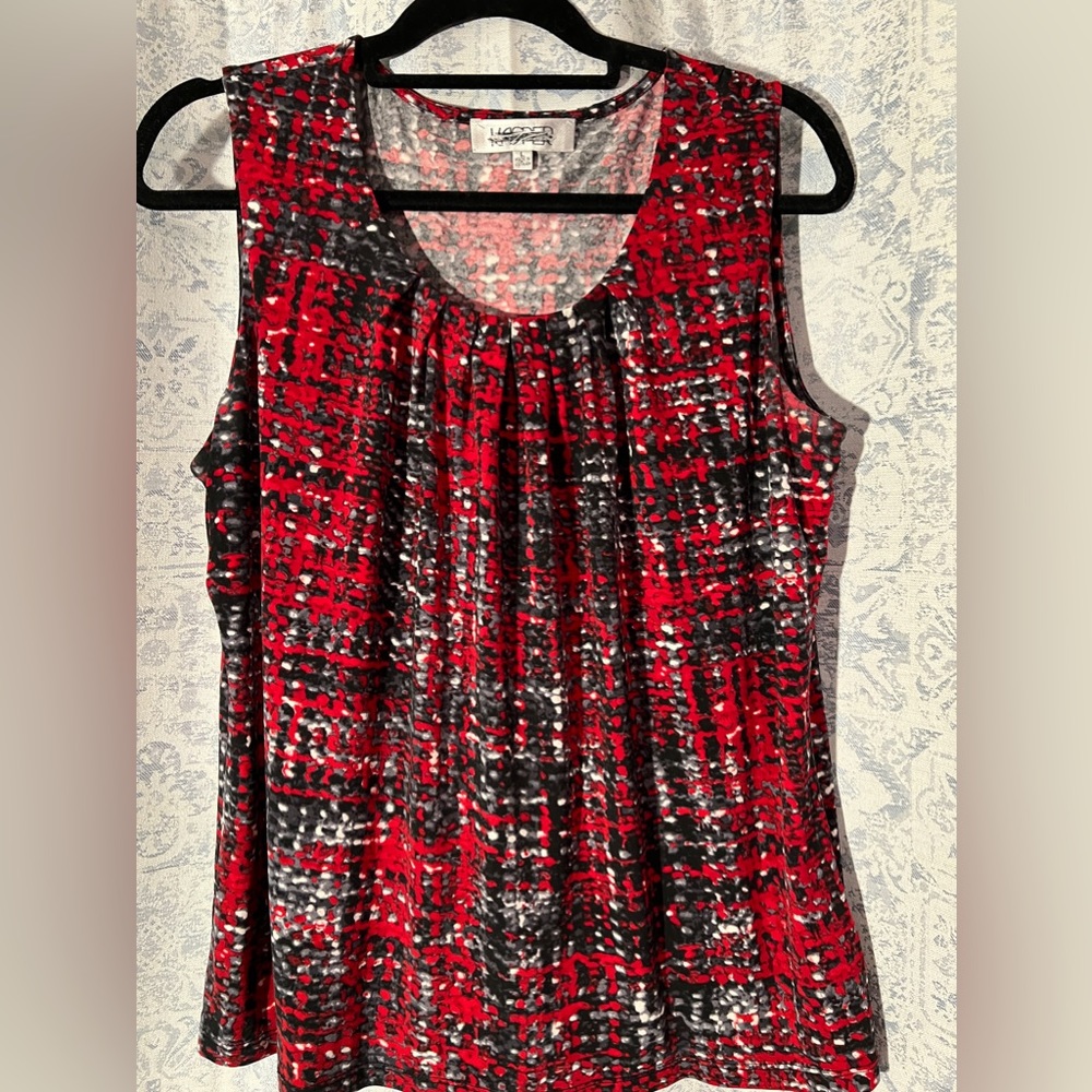 Jasper, sleeveless blouse.